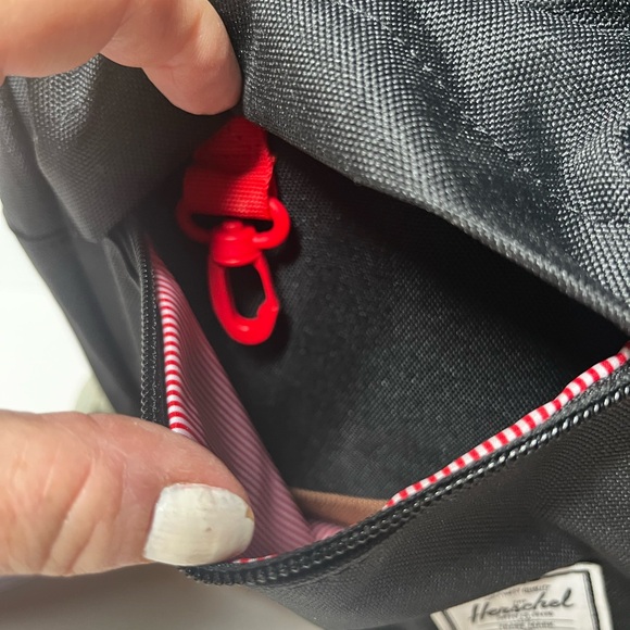 Herschel Supply Co. Heritage Crossbody Shoulder Bag - Picture 4 of 14